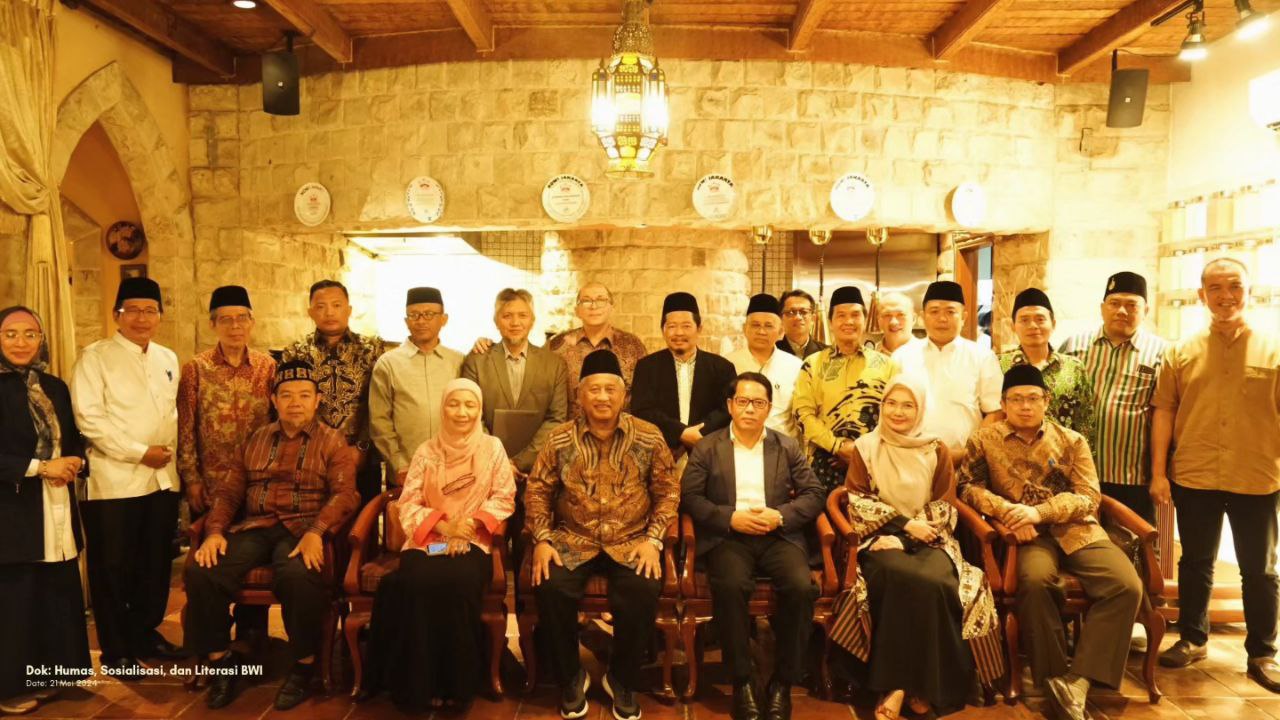 Foto Bersama - Pisah Sambut Pengurus BWI - Menuju Sinergi dan Keberlanjutan Pengelolaan Wakaf