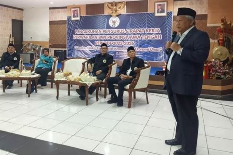 Prof. NUH Kukuhkan Perwakilan BWI Jawa Tengah Periode 2023-2026