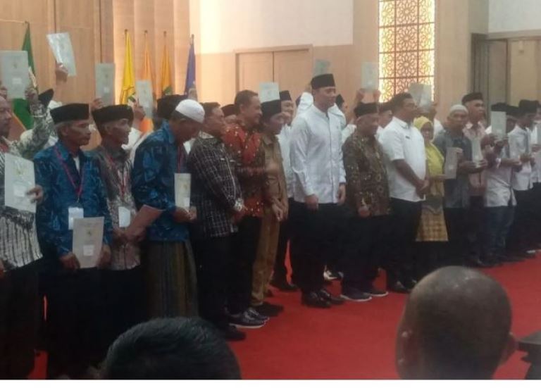 BWI dan Kemetrian ATR/BPN Serahkan Puluhan Sertifikat Wakaf di Banten
