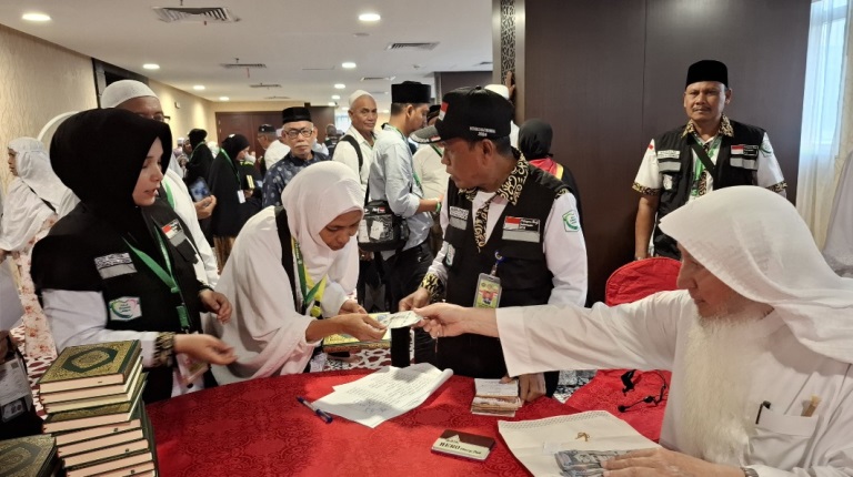 Wakaf Habib Kembali Salurkan Hasil Kelola Wakaf Pada Ribuan Jamaah Haji Aceh