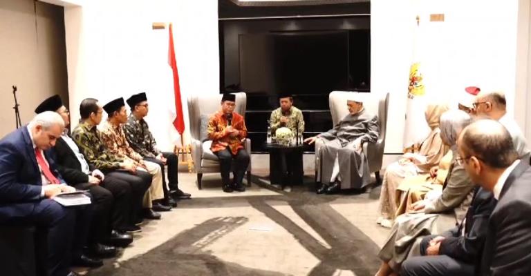 Prof. Kamaruddin Ketua BWI Sampaikan Kontribusi Wakaf untuk Indonesia di Depan Grand Syaikh